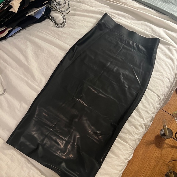 Honey Birdette latex skirt - Picture 3 of 7